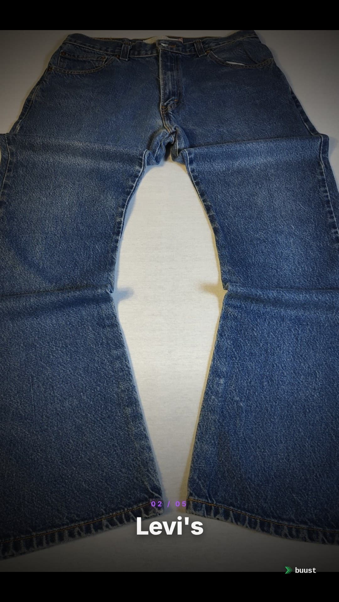 Verkaufsvideo-Beispiel für Vintage-Jeans